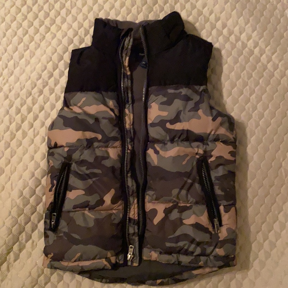 Gap puffer vest kids size small (6-7)